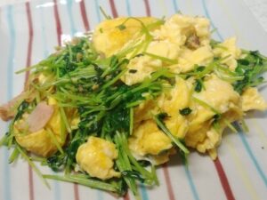 豆苗の卵炒め with ベーコン（レモンパイの料理）