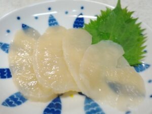 タイラ貝の刺身（レモンパイの料理）