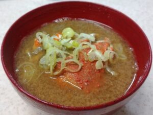 メガニの味噌汁（レモンパイの料理）