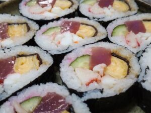 ブラックタイガー入りの太巻き（レモンパイの料理）