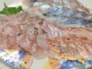 ヨコスジフエダイのお刺身（レモンパイの料理）