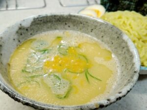 鯛出汁ゆず塩つけ麺（レモンパイの料理）