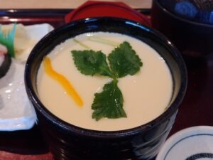 とんでん「名物ジャンボ茶わんむし」