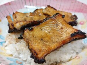 ウツボの蒲焼き（レモンパイの料理）