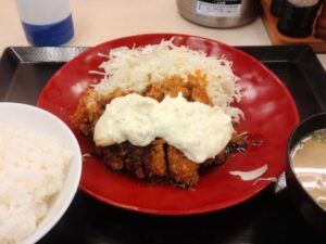 かつや「タルタルチキンカツ定食」