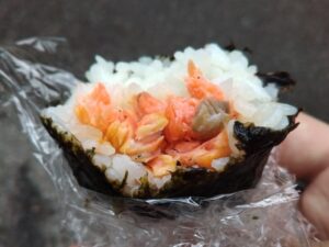 塩鮭おにぎり 1（レモンパイの料理）