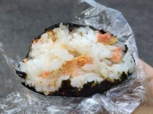 塩鮭混ぜおにぎり（レモンパイの料理）