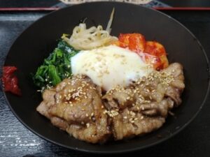 ビビンバ丼（八戸連桜）