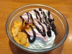 しゃぶ葉のソフトクリーム with ストロベリーソース