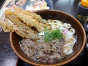 10日九州旅 （資さんうどんの肉ごぼ天うどん）2-31