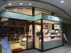 10日九州旅 （行橋駅のパン屋トランドール）2-33
