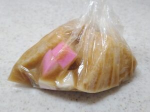ボトル罠用の餌（かまぼこ＆パン＆エビエキス）