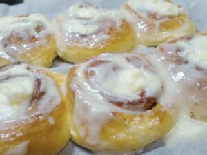シナモンロール（レモンパイの料理）