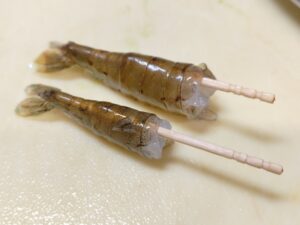 多摩川産テナガエビの海老アボカド寿司作り 1