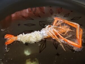 多摩川産テナガエビの有頭エビフライ作り 6