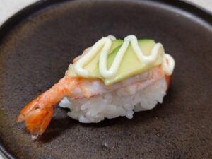 多摩川産テナガエビのテナガ海老アボカド寿司（レモンパイの料理）