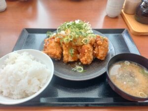 かつや「おろしねぎからあげ定食」1