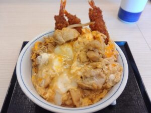 かつや「海老タレカツ親子丼」
