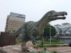 福井駅の恐竜 2