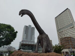 福井駅の恐竜 3
