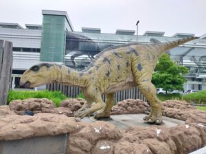 福井駅の恐竜 4
