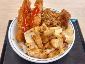 かつや「かつやの中華ざんまい丼」