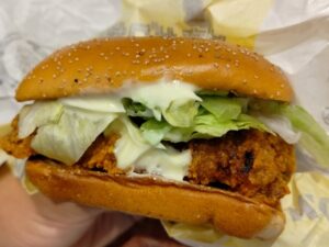 マクドナルド「旨辛ザクザクジューシーチキン」2
