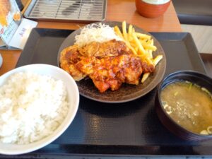 からやま「赤辛定食」1