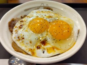 松屋「今治焼豚玉子飯」1
