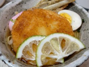 コロッケそば（レモンパイの料理）