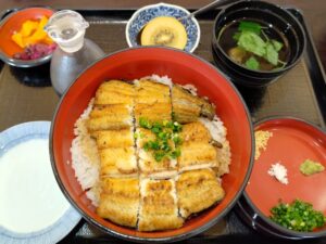 うな炭亭の白焼丼