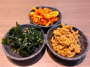 感動の肉と米「牛しぐれ＆わかめナムル＆国産白菜キムチ」