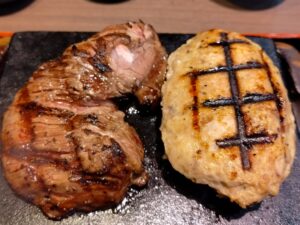 感動の肉と米「ハンバーグ＆ハラミコンボ」2