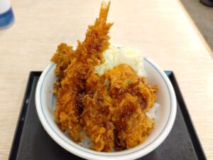かつや「秋の海鮮フライ丼」