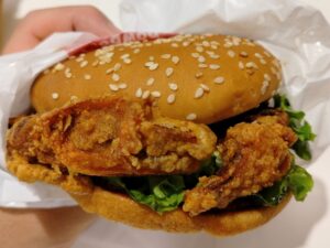 ドムドムバーガー「カニバーガー（スイートチリ）」