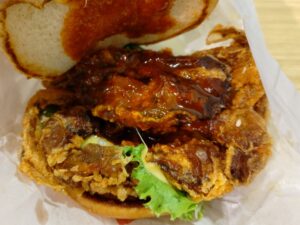 ドムドムバーガー「カニバーガー（コチュジャン）」