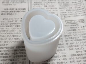 ダイソーのシリコンモールド(ペン立て、ハート)2