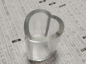 2液性レジンで作ったハートのペン立て 1