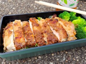 ジャークチキン弁当（レモンパイの料理）