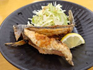 豊年（第一牧志公設市場２階）のグルクンからあげ