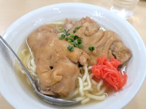 まちぐゎー食道道頓堀（第一牧志公設市場２階）のテビチそば