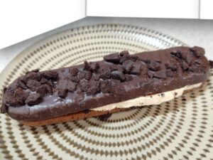 大阪ブラックサンダーザクザクチョコクッキーサンドキャラメル2