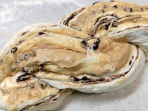 ヘーゼルナッツスプレッド入りマーブルチョコ食パン（レモンパイごはん） 1