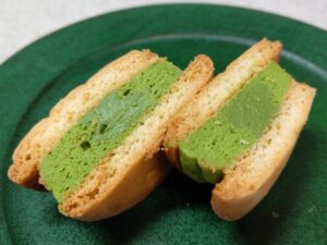 ローソン×森半コラボ「濃い抹茶しっとりビスケットサンド」3