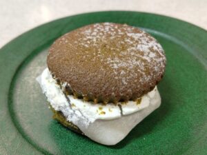 ローソン×森半コラボ「濃い抹茶サンドつぶあん＆おもち」2