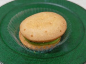 ローソン×森半コラボ「濃い抹茶しっとりビスケットサンド」2