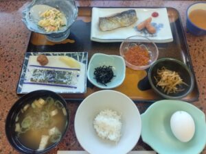 旅館雪国での朝食（利尻島）