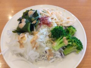 ヴィクトリアステーションのサラダバー 2