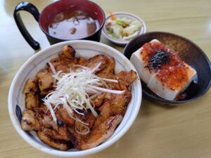 豚丼セットご飯少なめ（十勝豚丼いっぴん）